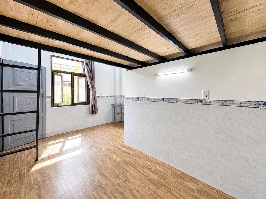 Rent apartment to the big sky windows next door next door.