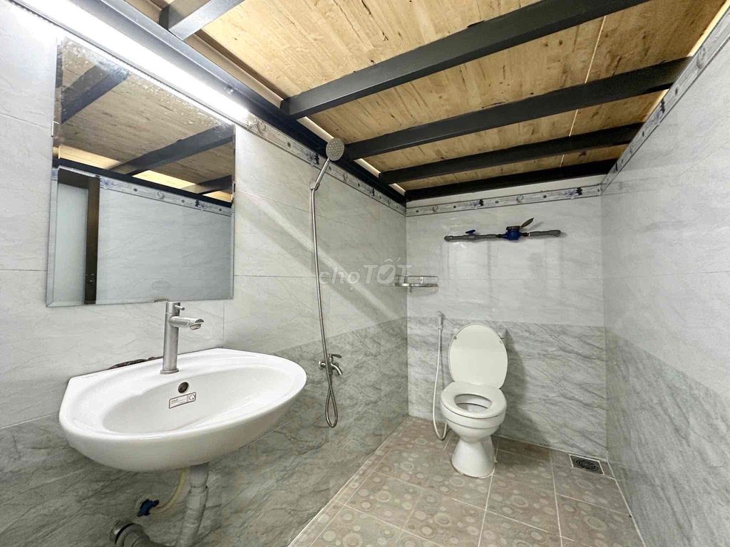 Rent apartment to the big sky windows next door next door.