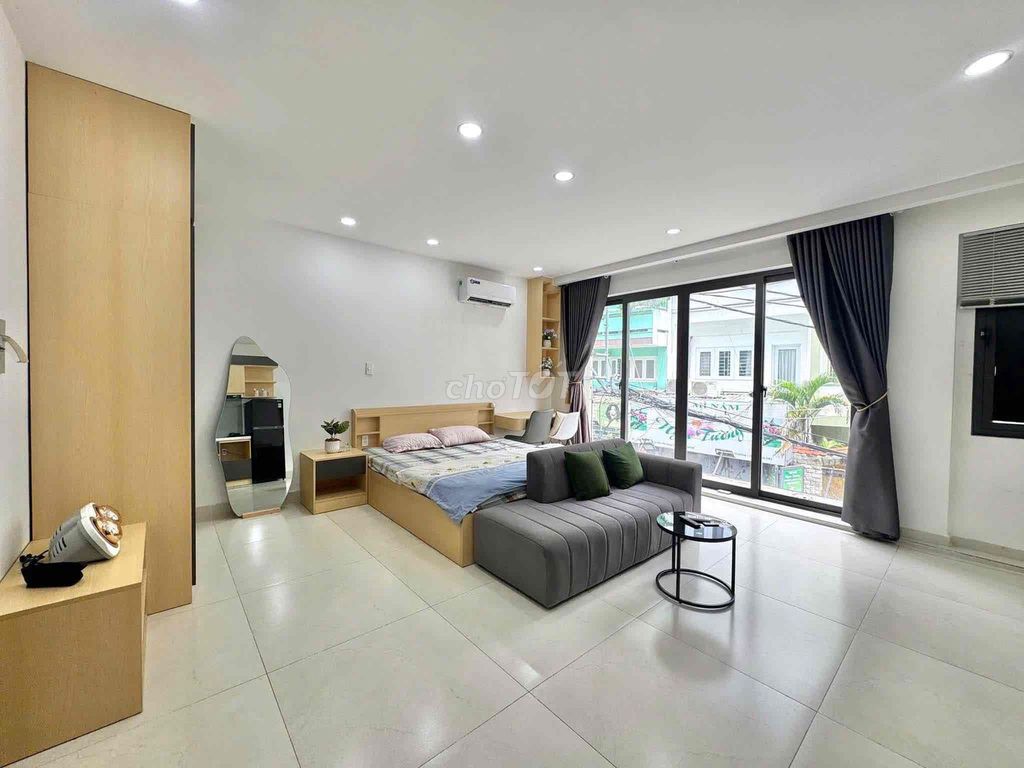 Rent a good pay-per-view apartment. - Right here. - Ten-by-four.