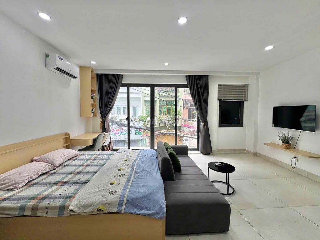 Rent a good pay-per-view apartment. - Right here. - Ten-by-four.