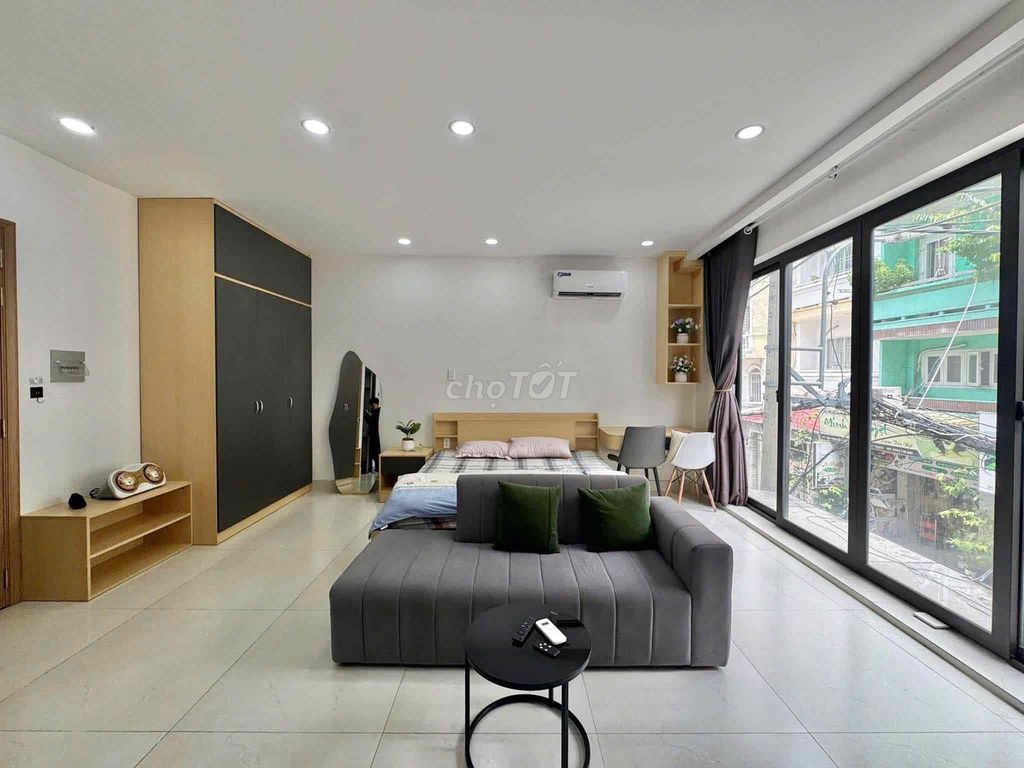 Rent a good pay-per-view apartment. - Right here. - Ten-by-four.