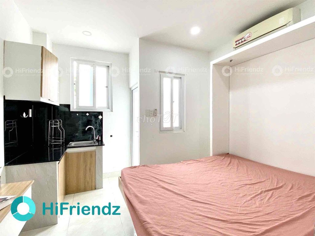 Sky Window studio, near-integrepant interior, blessed by the 7th district.
