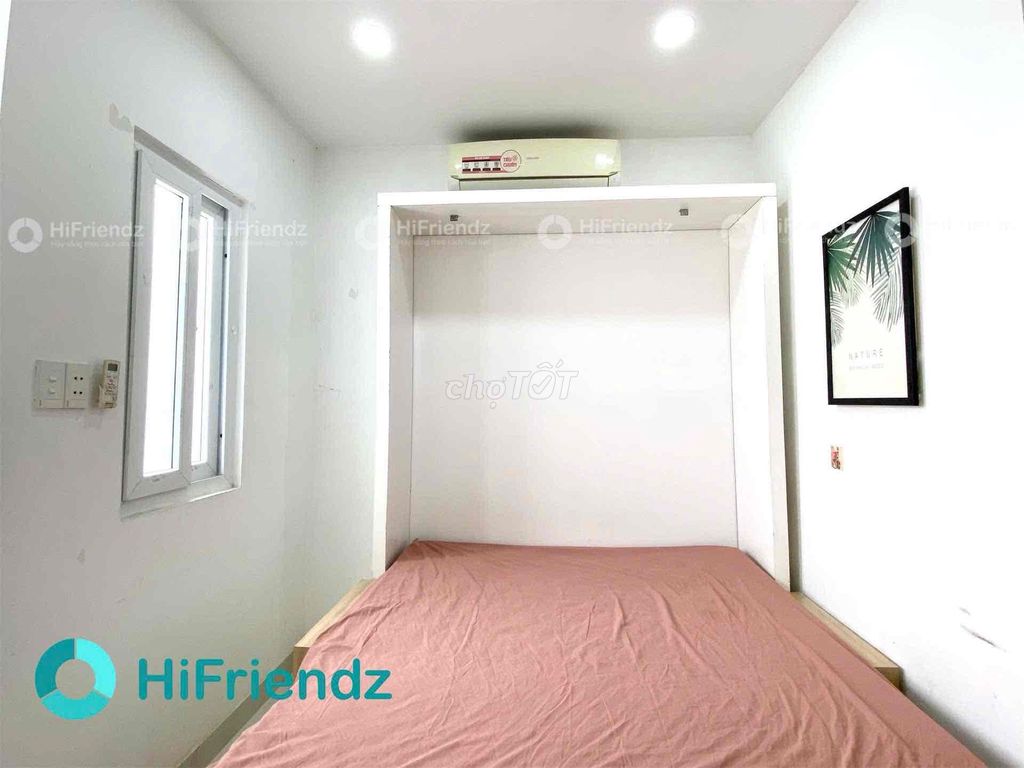 Sky Window studio, near-integrepant interior, blessed by the 7th district.