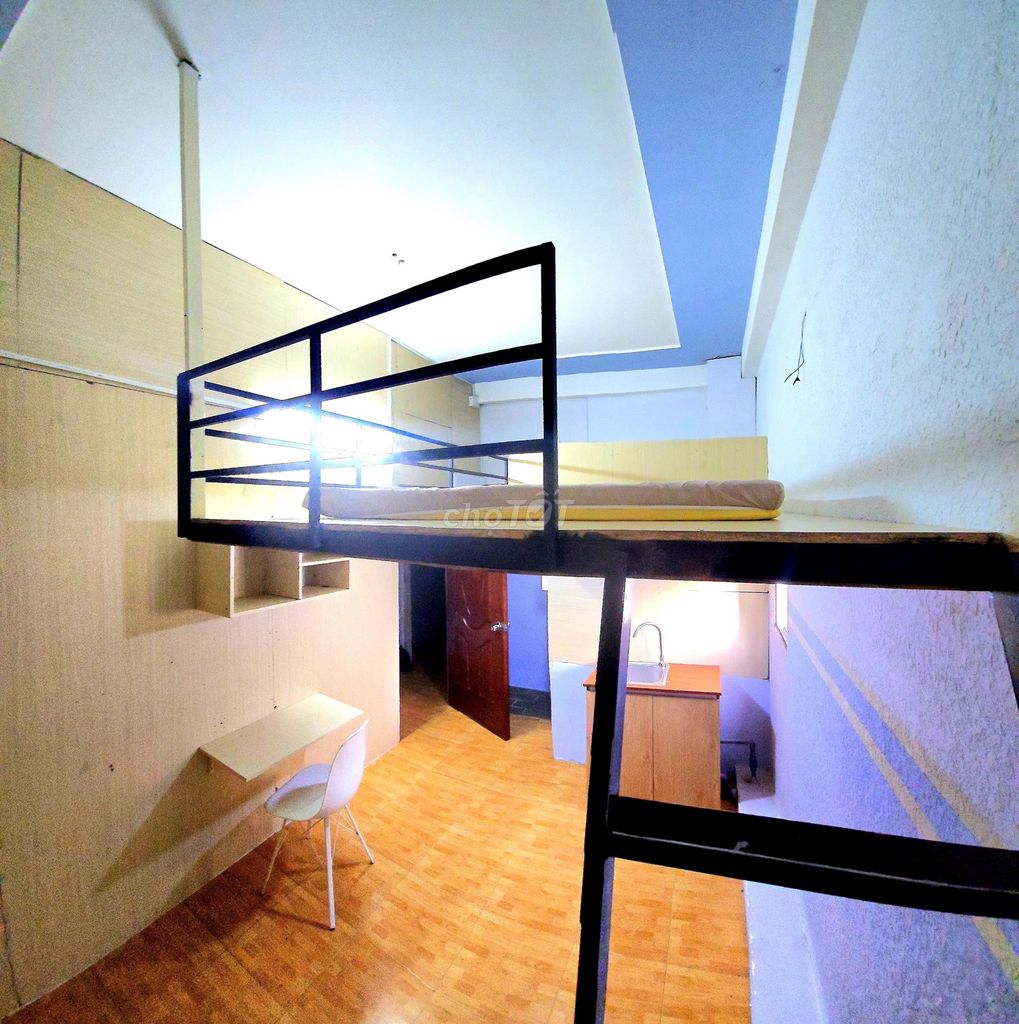 High level, clear room, window. Even if it's clear to move
