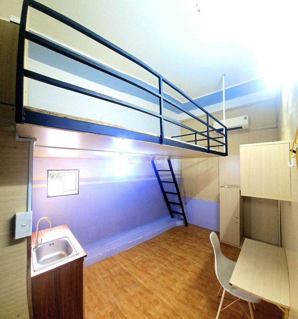 High level, clear room, window. Even if it's clear to move