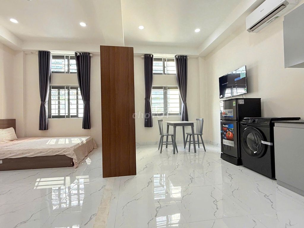 Over 35 M2 elevator interiors plus cheap view of landmark
