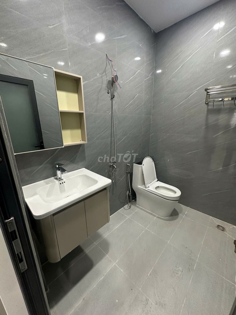 Over 35 M2 elevator interiors plus cheap view of landmark