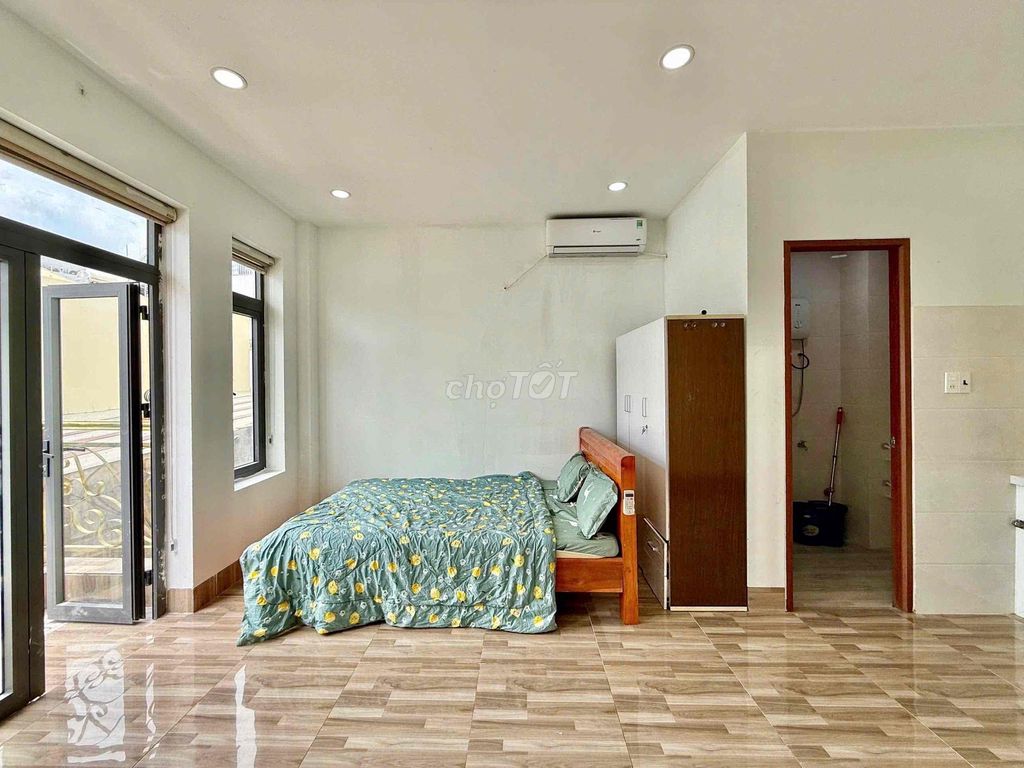 rents the balcony studio - full interior - cool