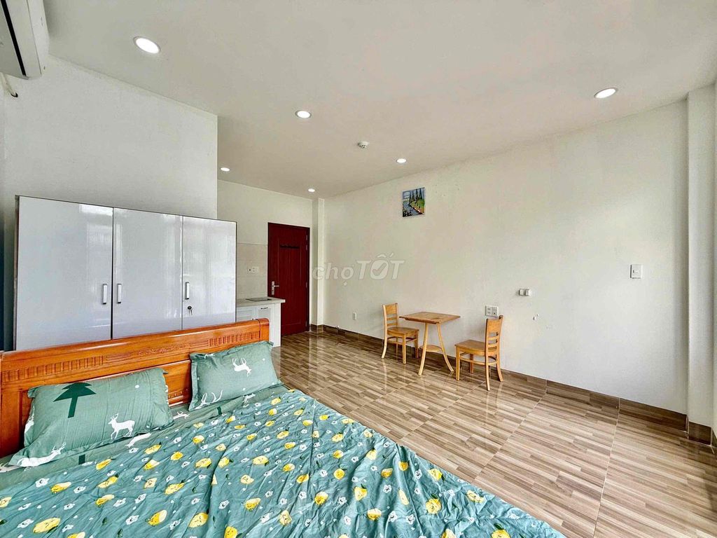 rents the balcony studio - full interior - cool