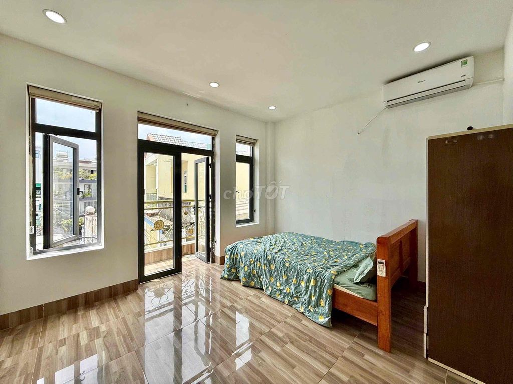 rents the balcony studio - full interior - cool
