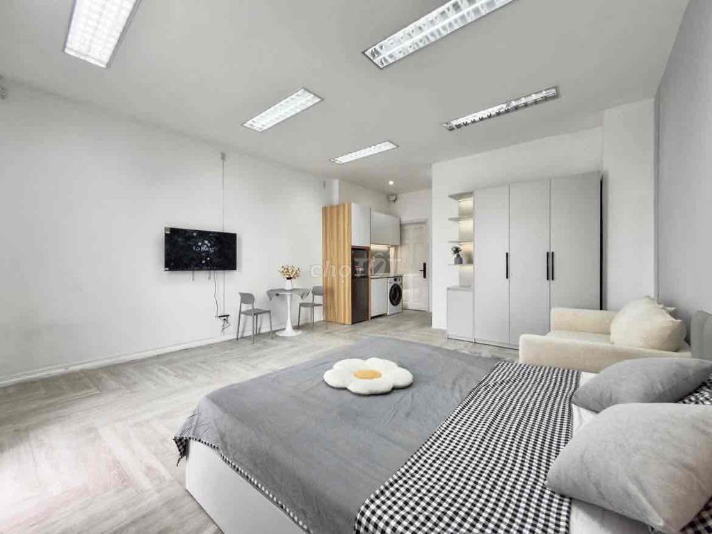 Rent a nice balcony apartment right next to District 1's TV station 1'