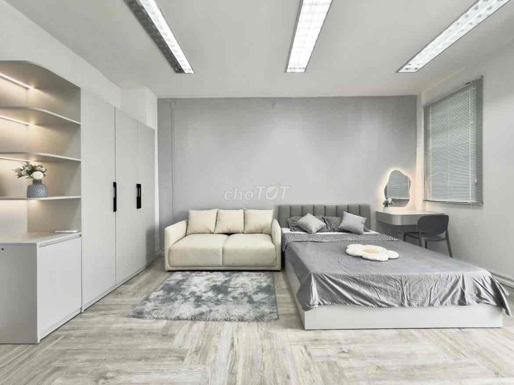 Rent a nice balcony apartment right next to District 1's TV station 1'
