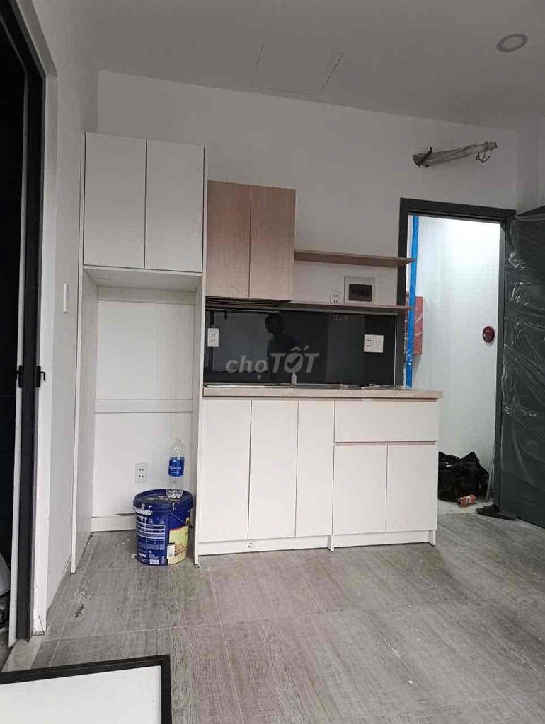 It's the owner who's renting room 54/20 to 10 Cát Lái elevators. It's 5.8 meters.
