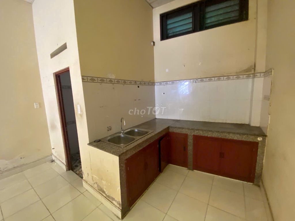 Rent a one-story apartment. Two bedrooms, two Phạm Văn Đồng, Hiệp Bình Chánh.9 million.