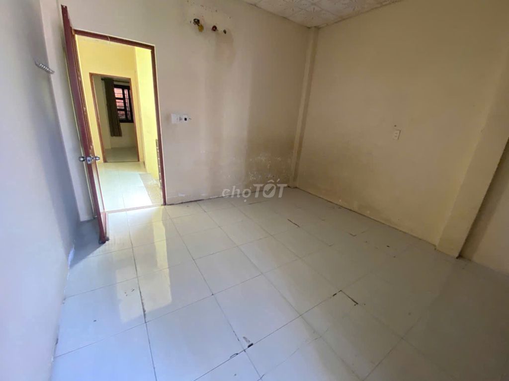 Rent a one-story apartment. Two bedrooms, two Phạm Văn Đồng, Hiệp Bình Chánh.9 million.