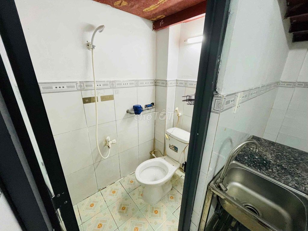 The Underprivileged Room is in the Yangtang Sanhang.