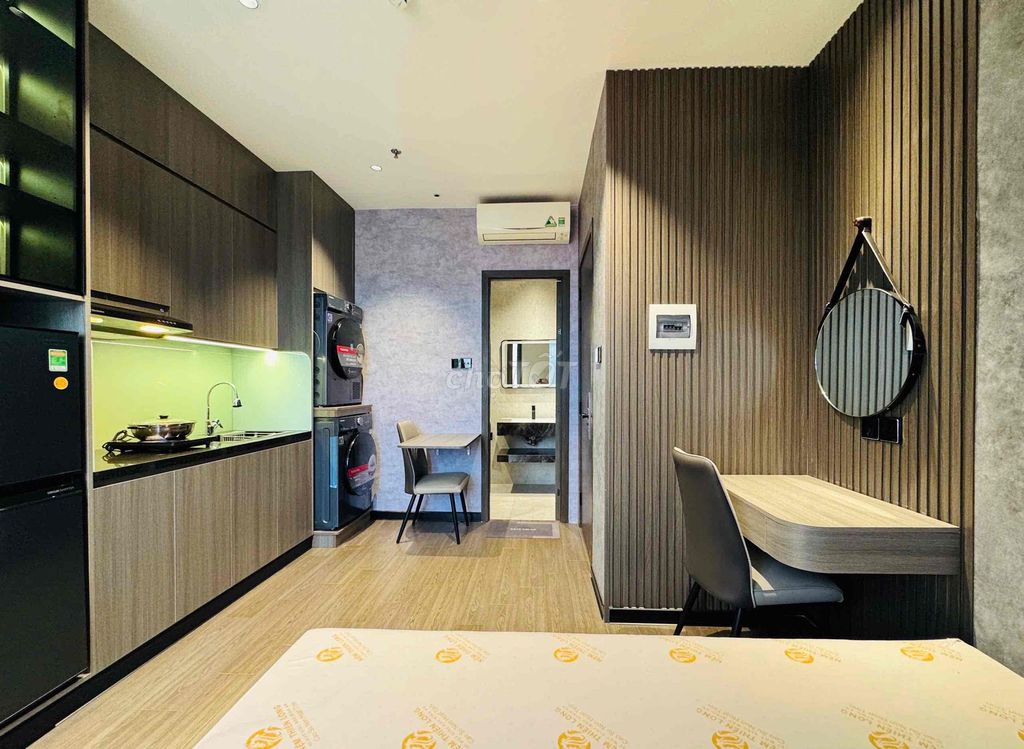A nice, cheap apartment, high-end furniture, open doors near District 1, District 3.