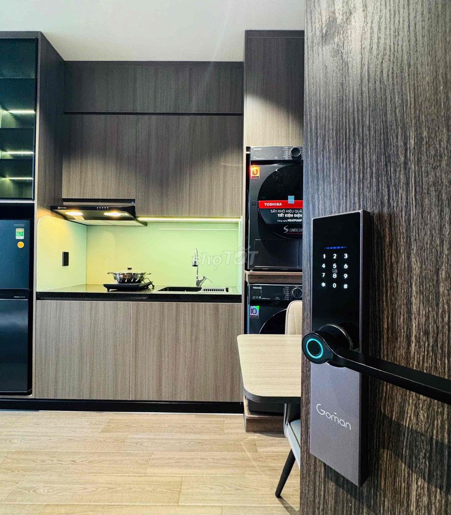 A nice, cheap apartment, high-end furniture, open doors near District 1, District 3.