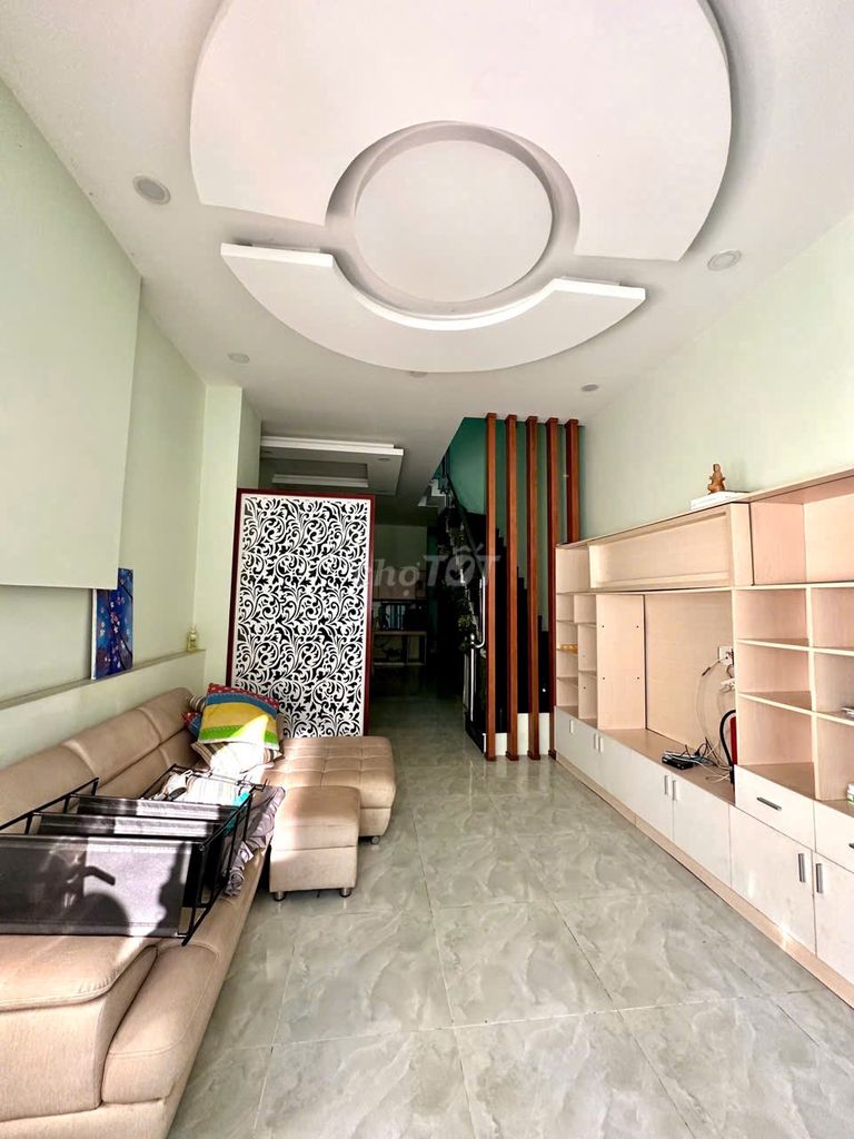 Closest to vincom - Nguyễn Thái Sơn 1. 1 . 1st floor 2 roof 3 bedroom area (4.2 x17 m)
