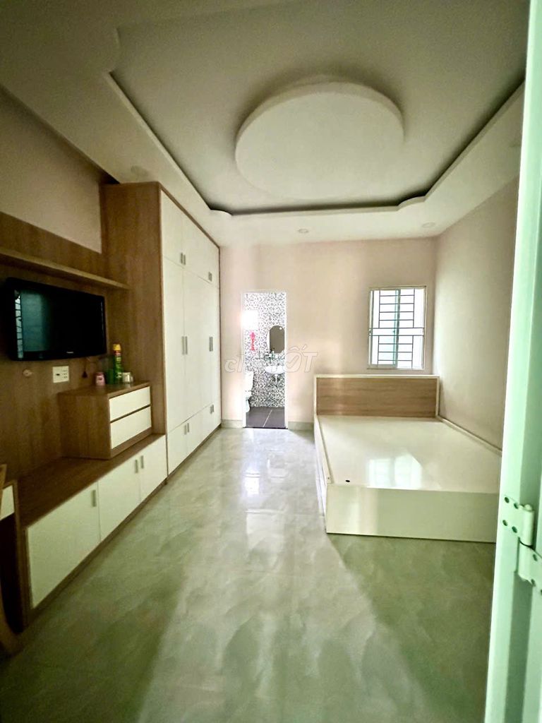 Closest to vincom - Nguyễn Thái Sơn 1. 1 . 1st floor 2 roof 3 bedroom area (4.2 x17 m)