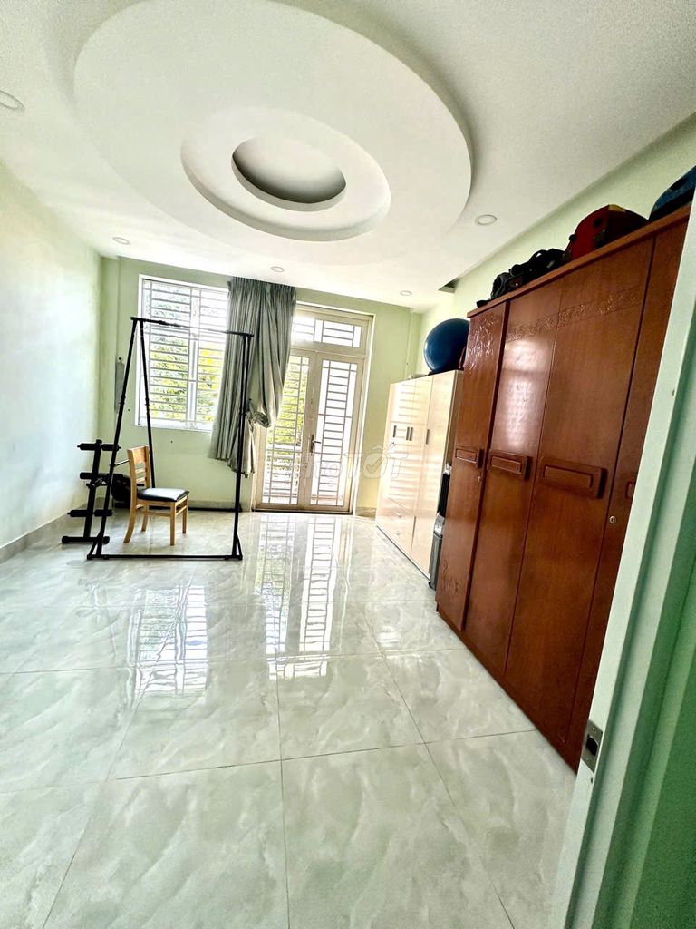 Closest to vincom - Nguyễn Thái Sơn 1. 1 . 1st floor 2 roof 3 bedroom area (4.2 x17 m)