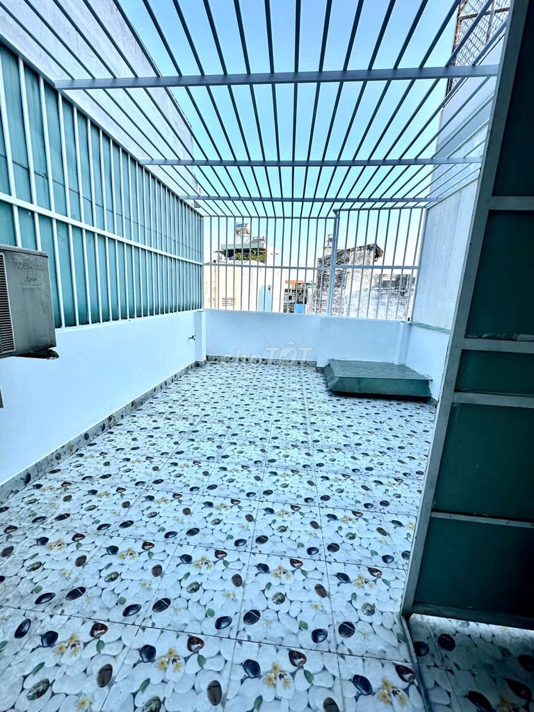 Closest to vincom - Nguyễn Thái Sơn 1. 1 . 1st floor 2 roof 3 bedroom area (4.2 x17 m)