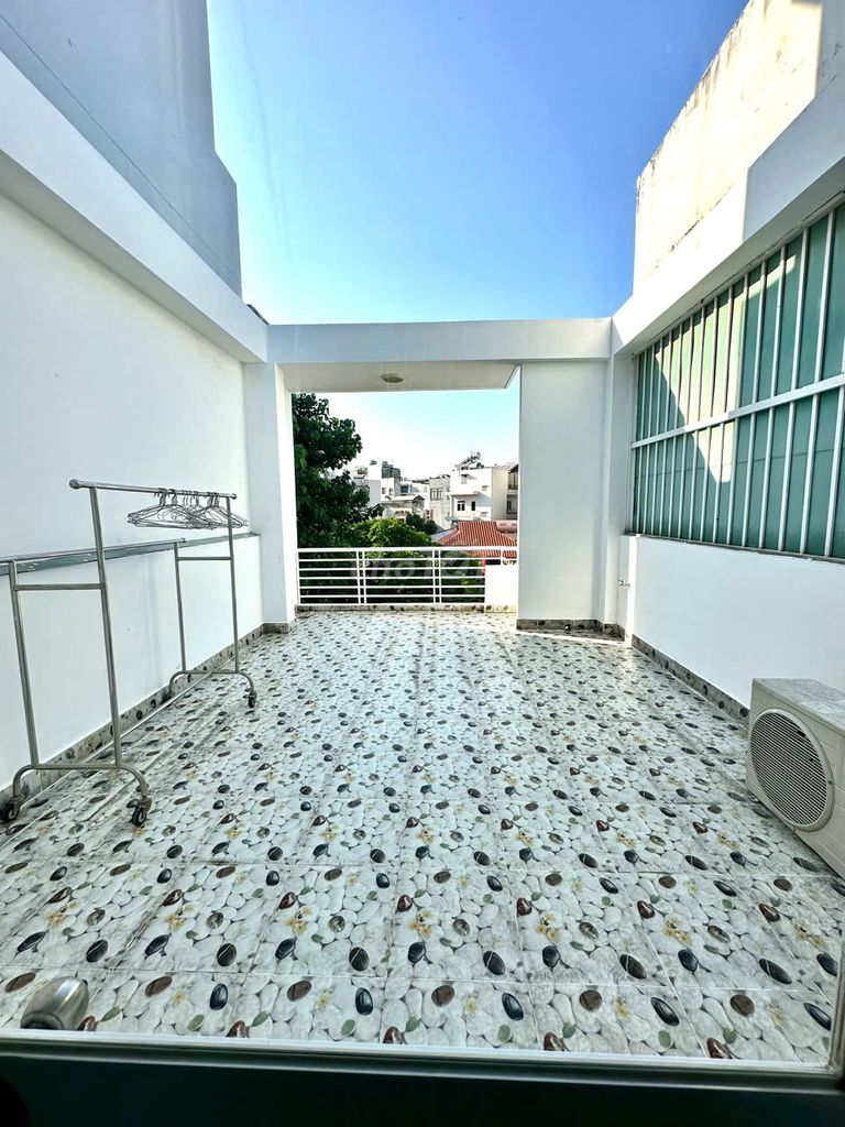 Closest to vincom - Nguyễn Thái Sơn 1. 1 . 1st floor 2 roof 3 bedroom area (4.2 x17 m)