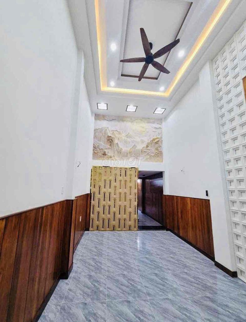 8 - 5 floors, parking cars in the house.
