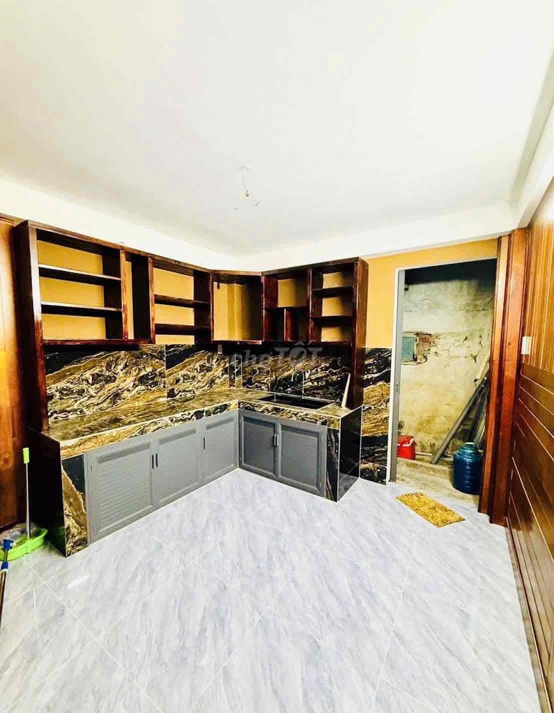8 - 5 floors, parking cars in the house.