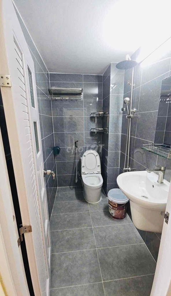 8 - 5 floors, parking cars in the house.