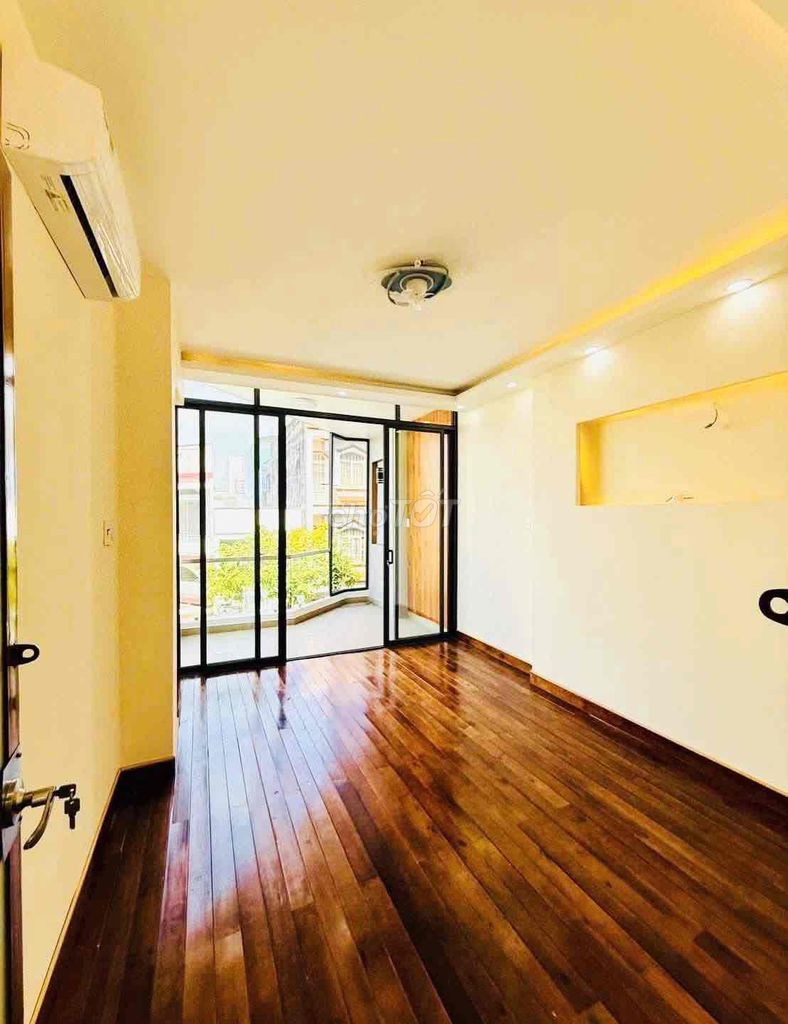 8 - 5 floors, parking cars in the house.