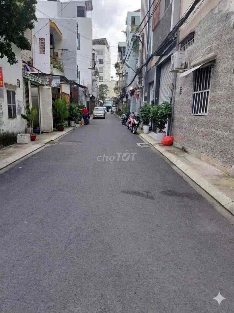 Rent Phạm Văn Bạch of the car alleys right next to 133 new ones.