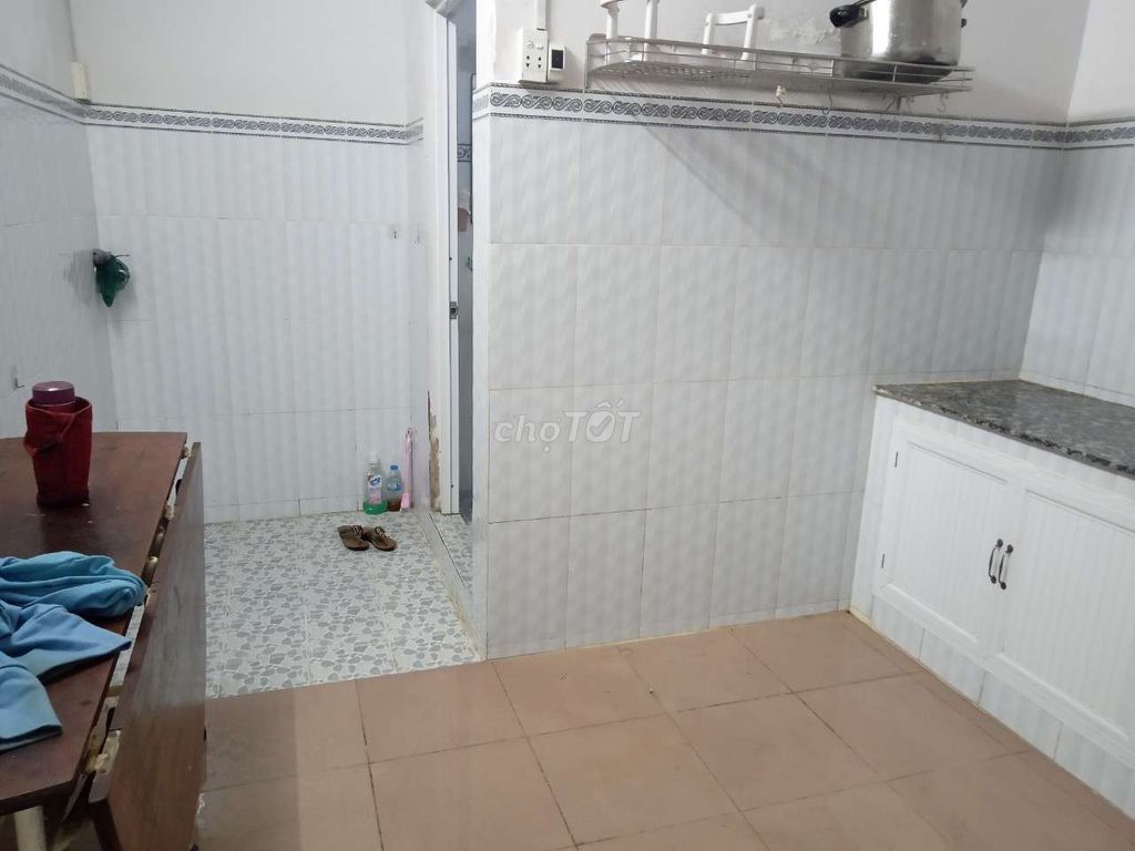 3.6 x 15th Street, 11th floor, 2 bedrooms, Tùng Thiện Vương toilets.