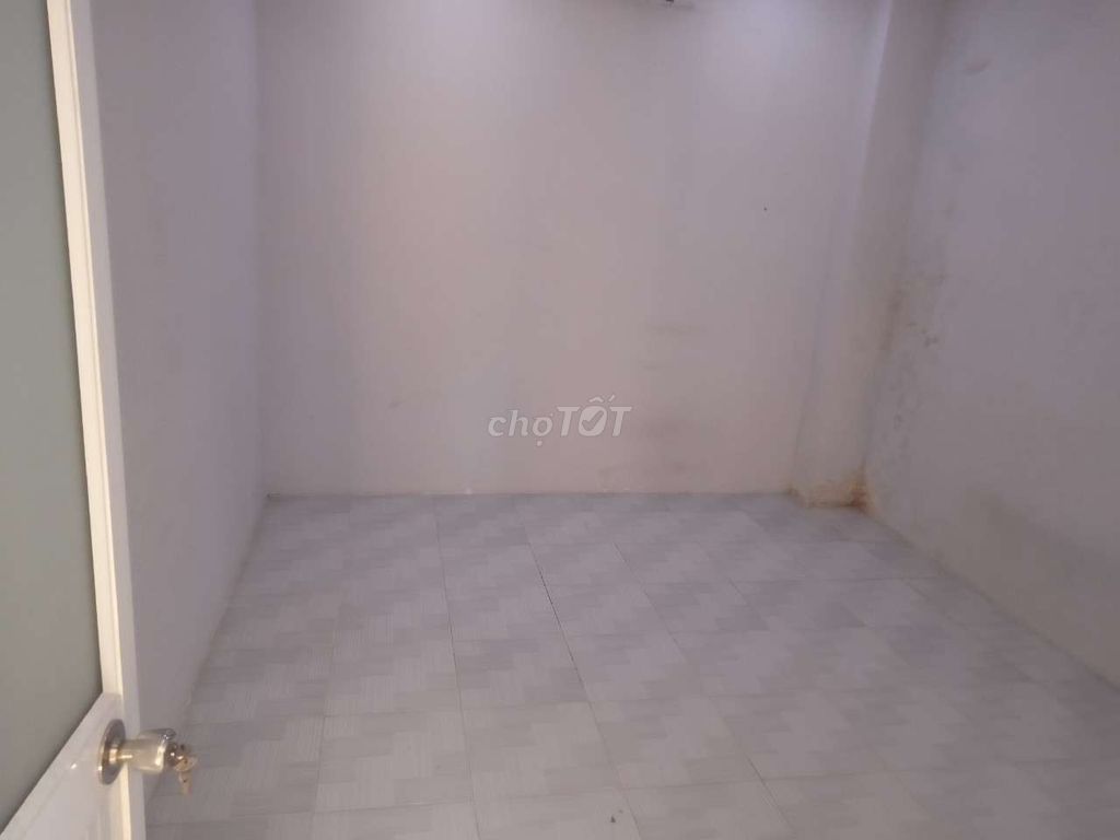 3.6 x 15th Street, 11th floor, 2 bedrooms, Tùng Thiện Vương toilets.