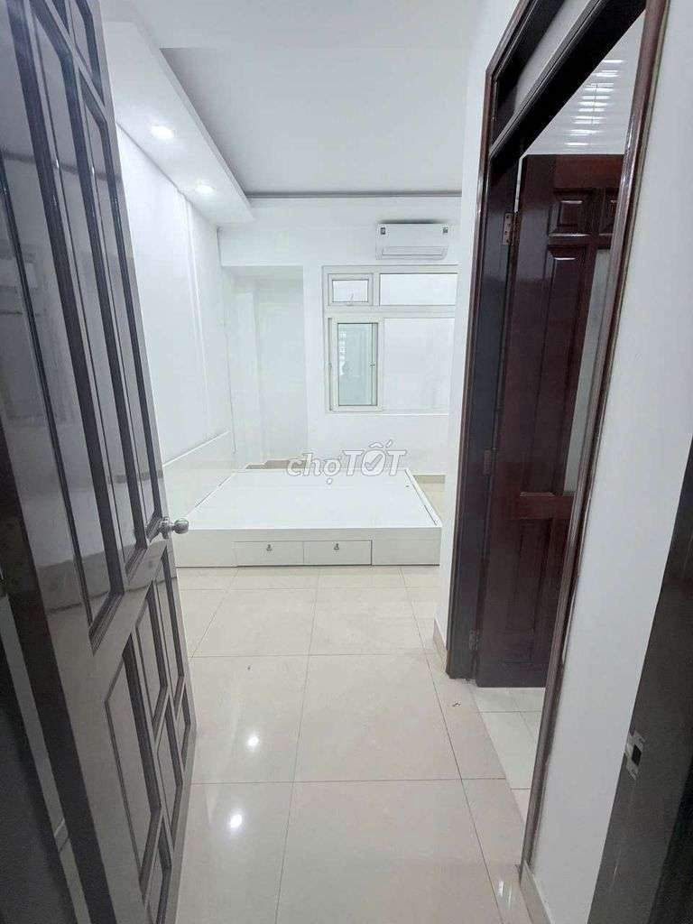 It's the owner who rents the 25 M2 full interior apartment