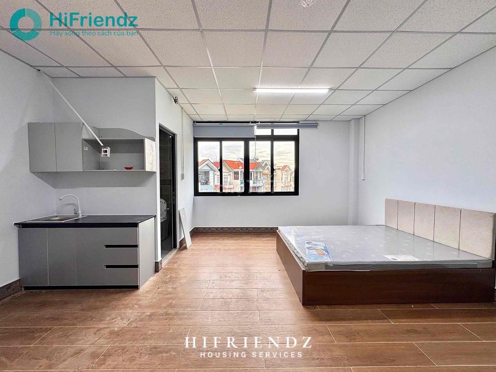 Rent a nice new room with the 8th district terminal.