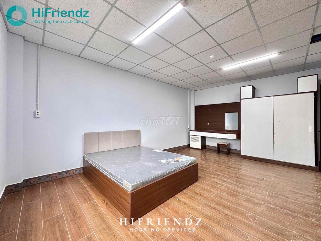 Rent a nice new room with the 8th district terminal.