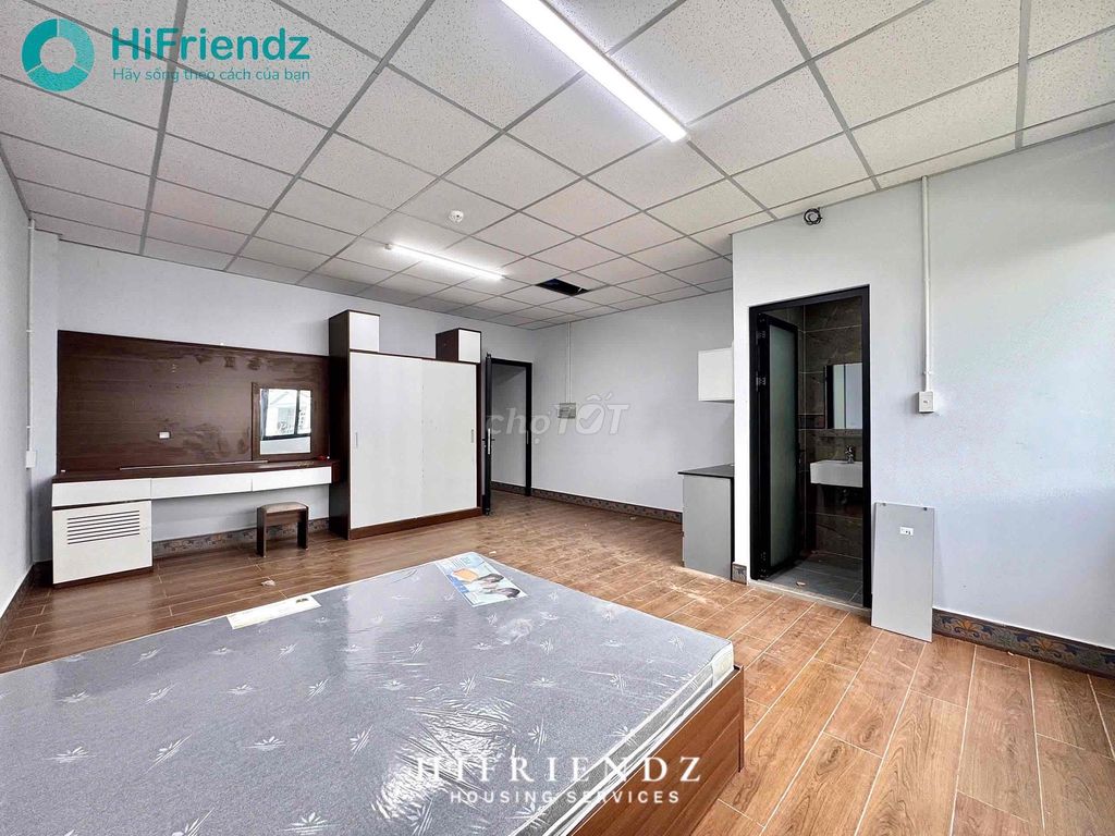 Rent a nice new room with the 8th district terminal.