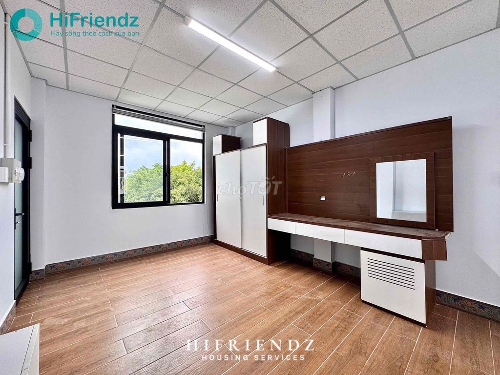 Rent a nice new room with the 8th district terminal.