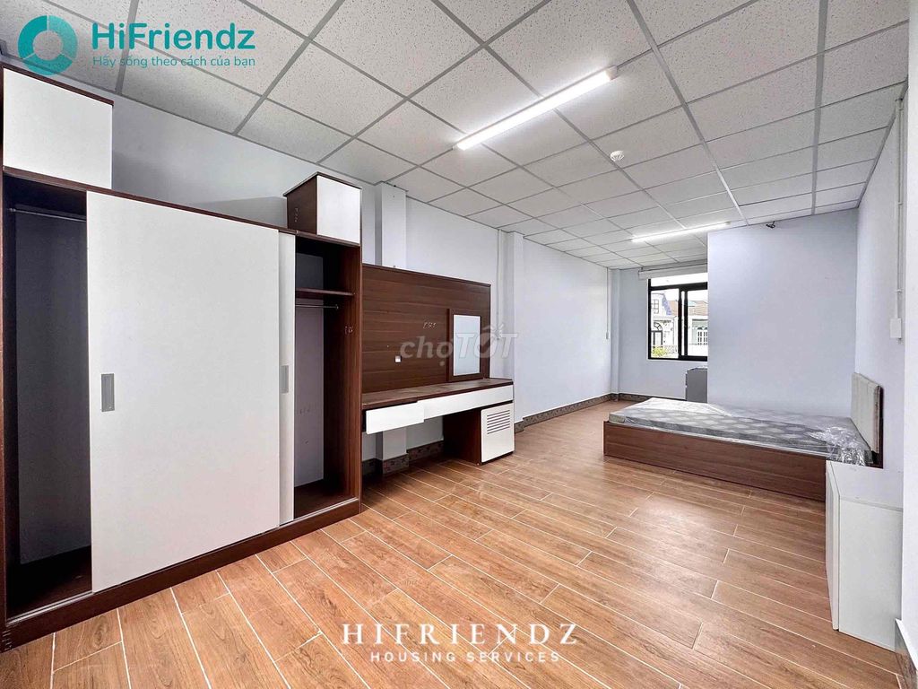 Rent a nice new room with the 8th district terminal.