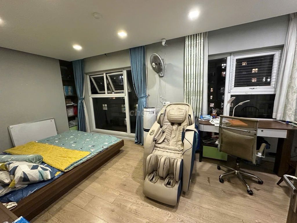 Rent the center of the 10th, senior interior.