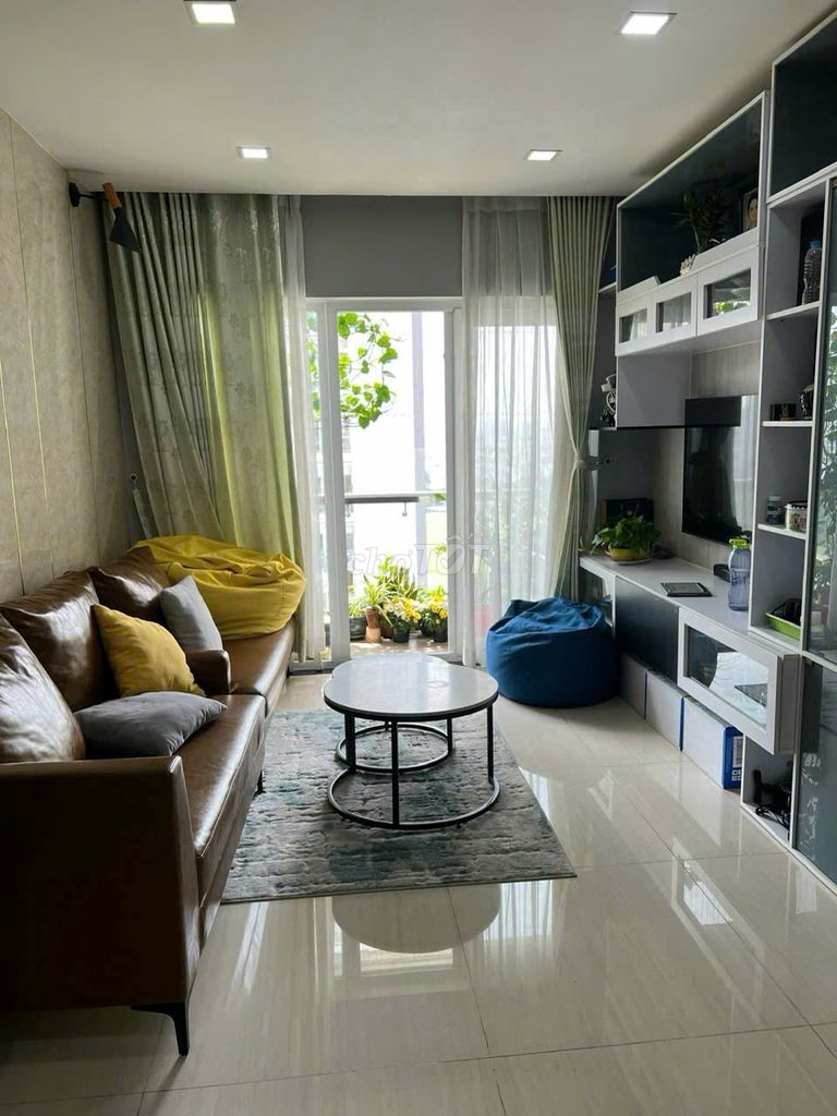 Rent the center of the 10th, senior interior.