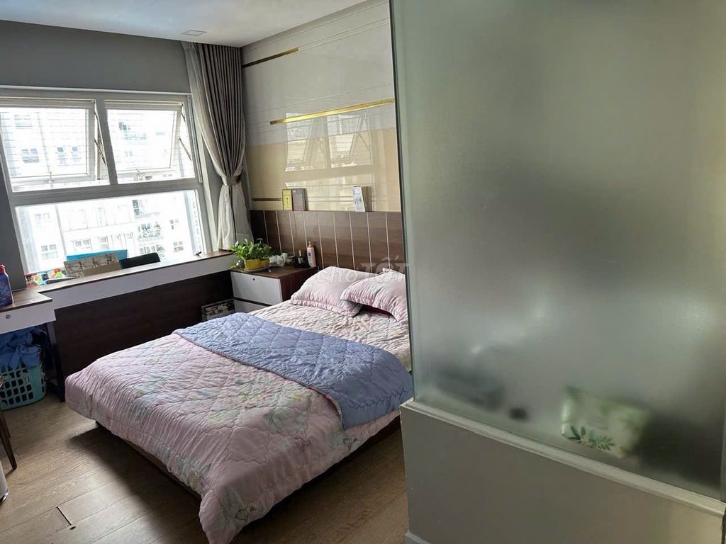 Rent the center of the 10th, senior interior.