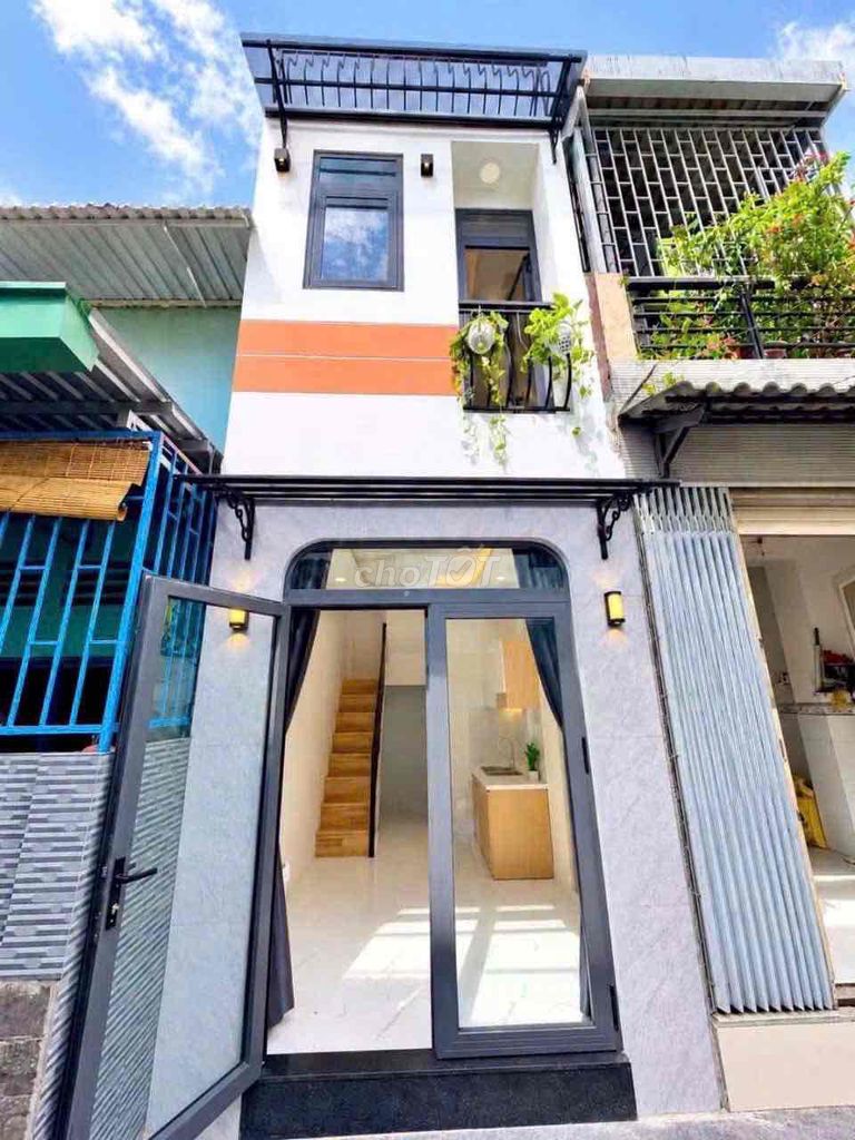 Nguyễn Lâm 3 x 8 meters, a long Fulll interior