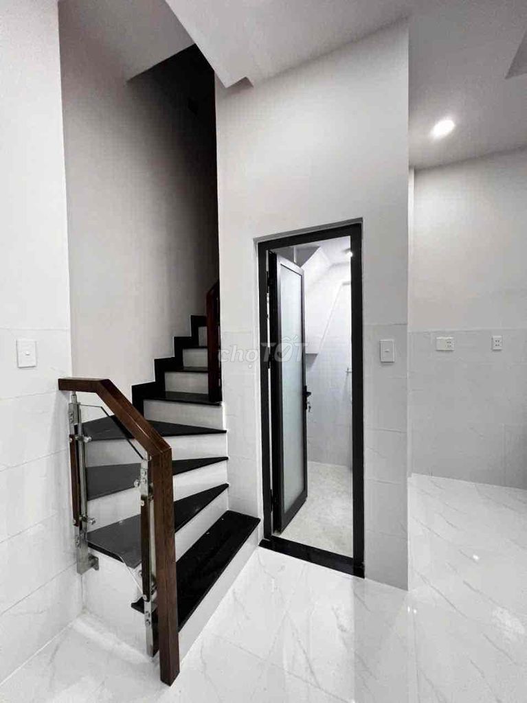 The ground 2 floors 6 6 M has 3 bedrooms 3 toilets near the bridge crossing 5 Quang Trung-710