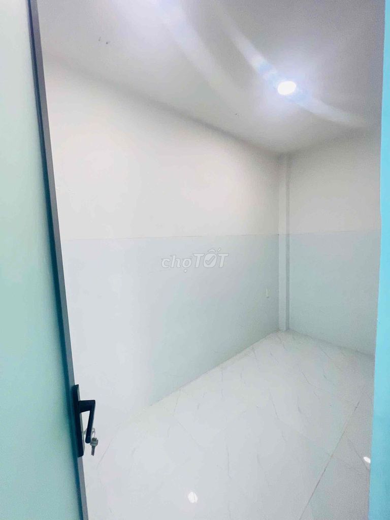 The ground 2 floors 6 6 M has 3 bedrooms 3 toilets near the bridge crossing 5 Quang Trung-710
