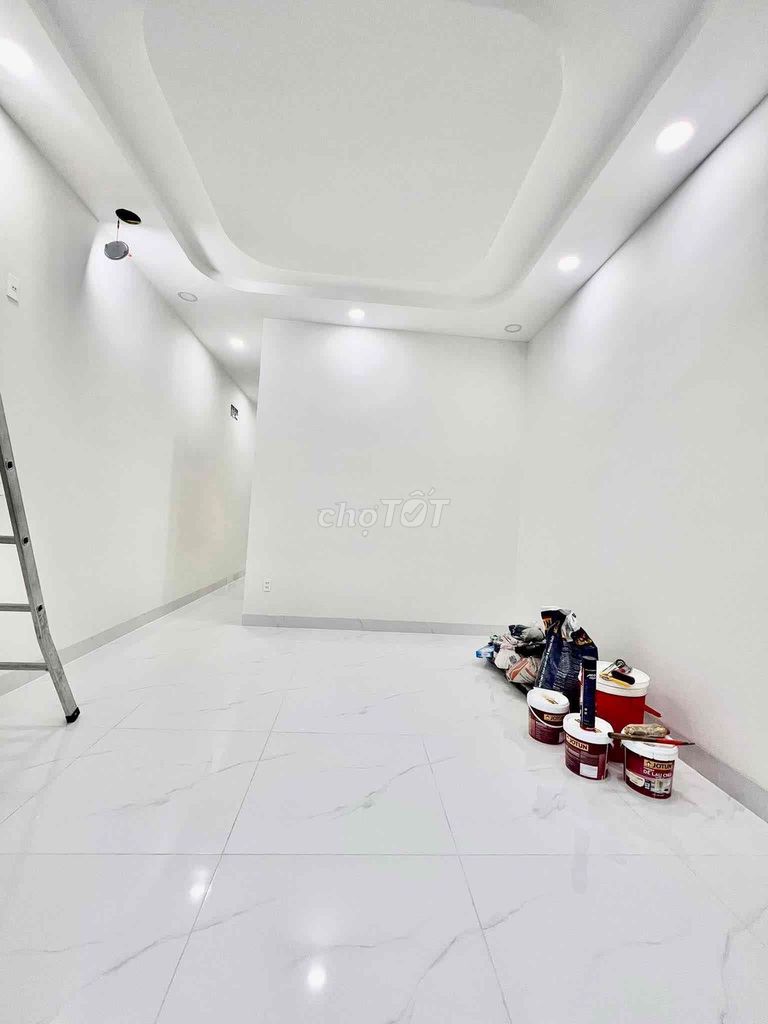 Renting a new house 100% built area 4 x 22 meters, including 2 bedrooms, 2 Autoways near the flat.