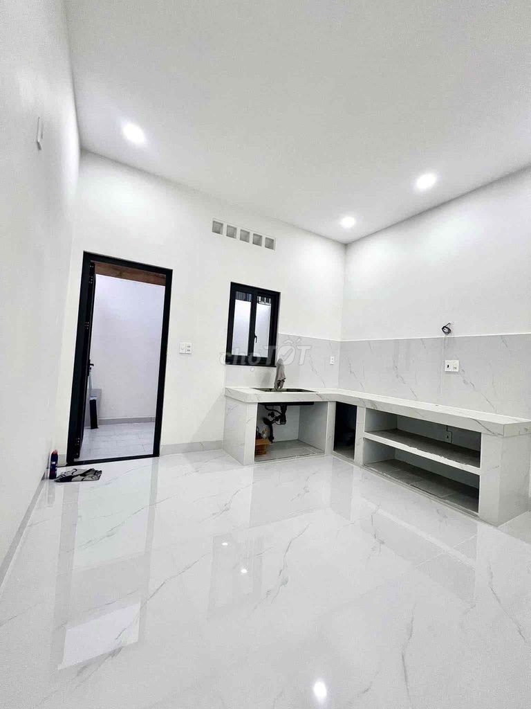 Renting a new house 100% built area 4 x 22 meters, including 2 bedrooms, 2 Autoways near the flat.