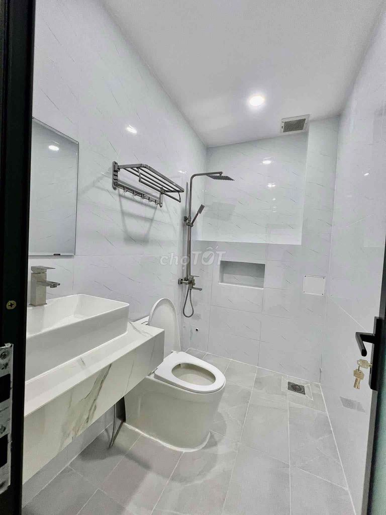 Renting a new house 100% built area 4 x 22 meters, including 2 bedrooms, 2 Autoways near the flat.
