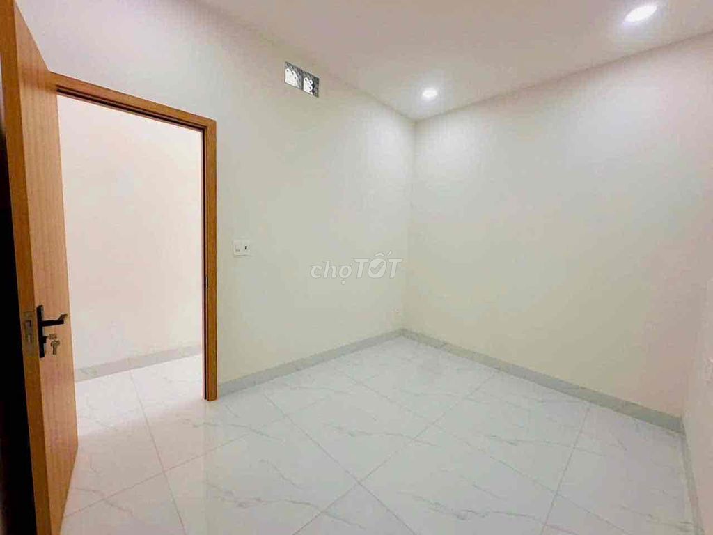 Renting a new house 100% built area 4 x 22 meters, including 2 bedrooms, 2 Autoways near the flat.